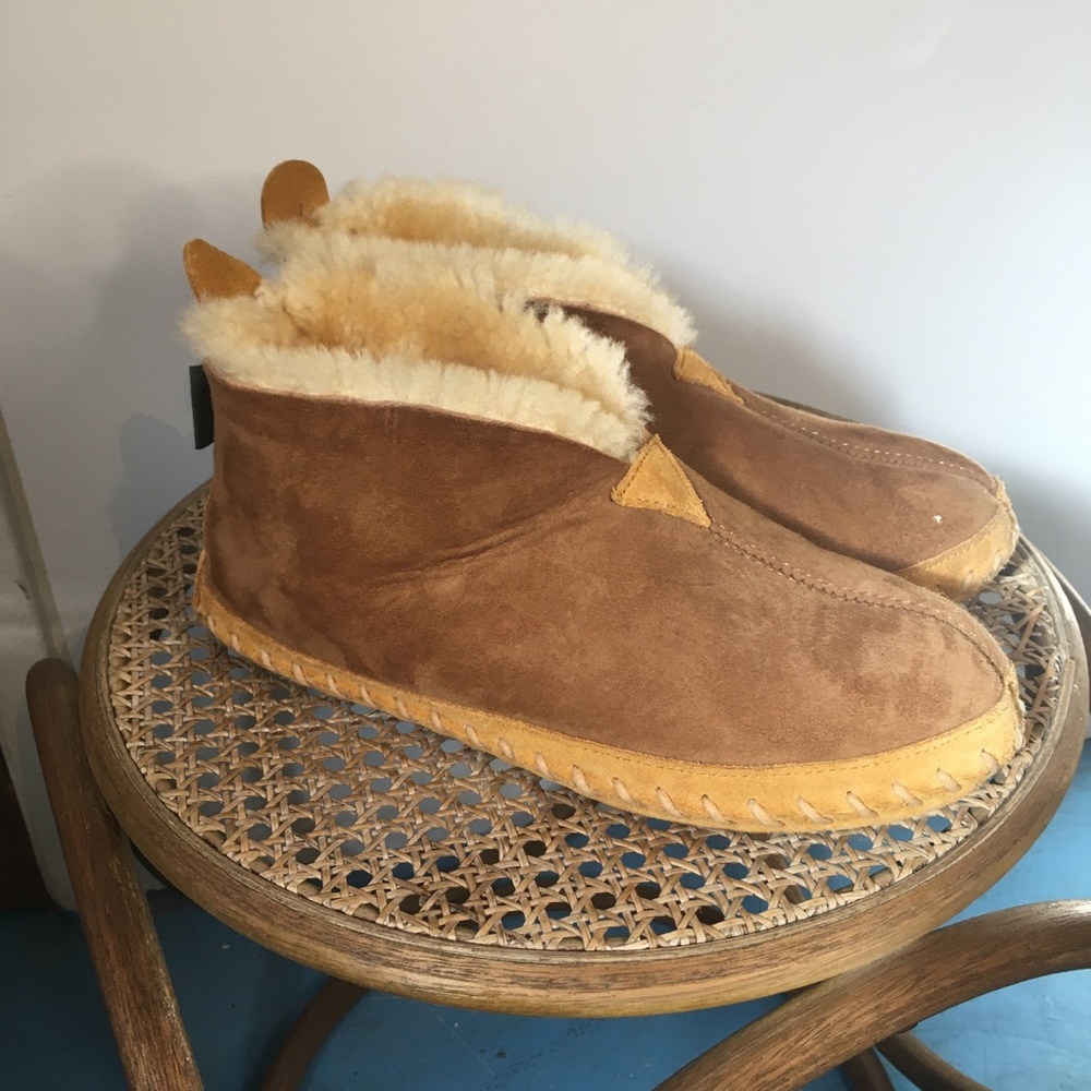 LL Bean “wicked good slippers” size 9